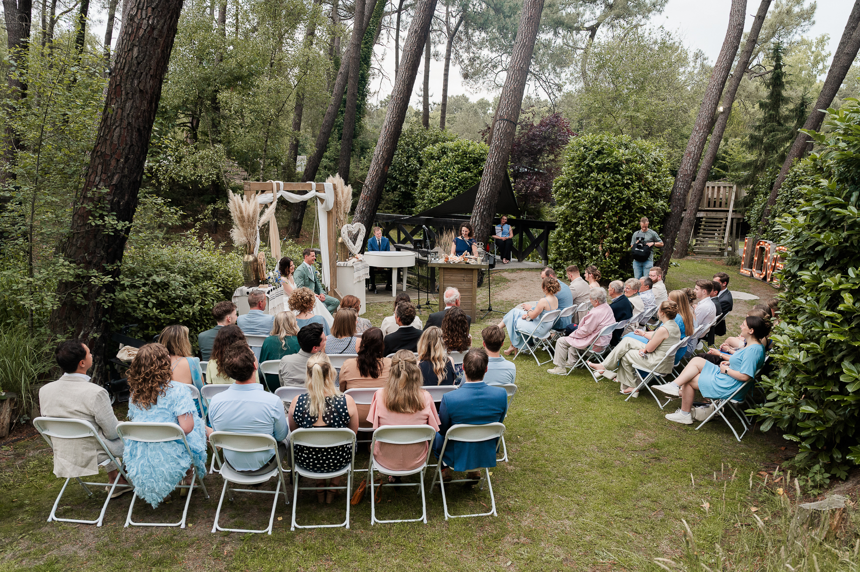 Ceremoniesetting tijdens de bruiloft van Donny en Renate bij Natuurlijk Kloof.